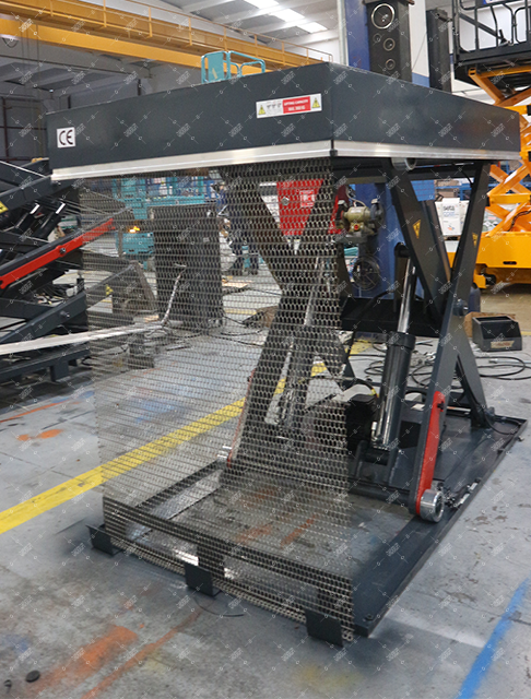 Tek Makaslı Yük Platformu – Tel Fens Korkuluklu – 3000 kg