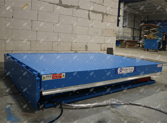 Loading Dock Table – Manual loading lip – 2000 kg